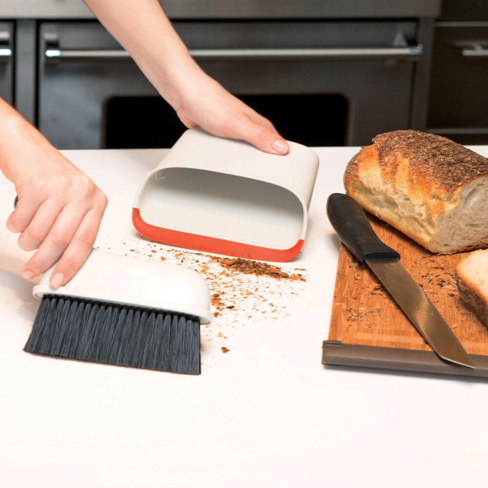 Compact Dustpan & Brush Set R0