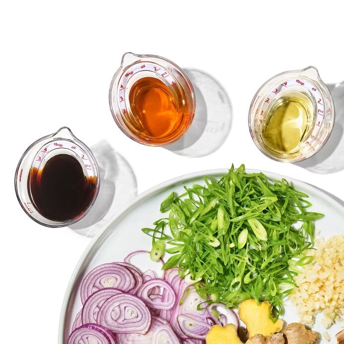 Mini Angled Measuring Cup L6