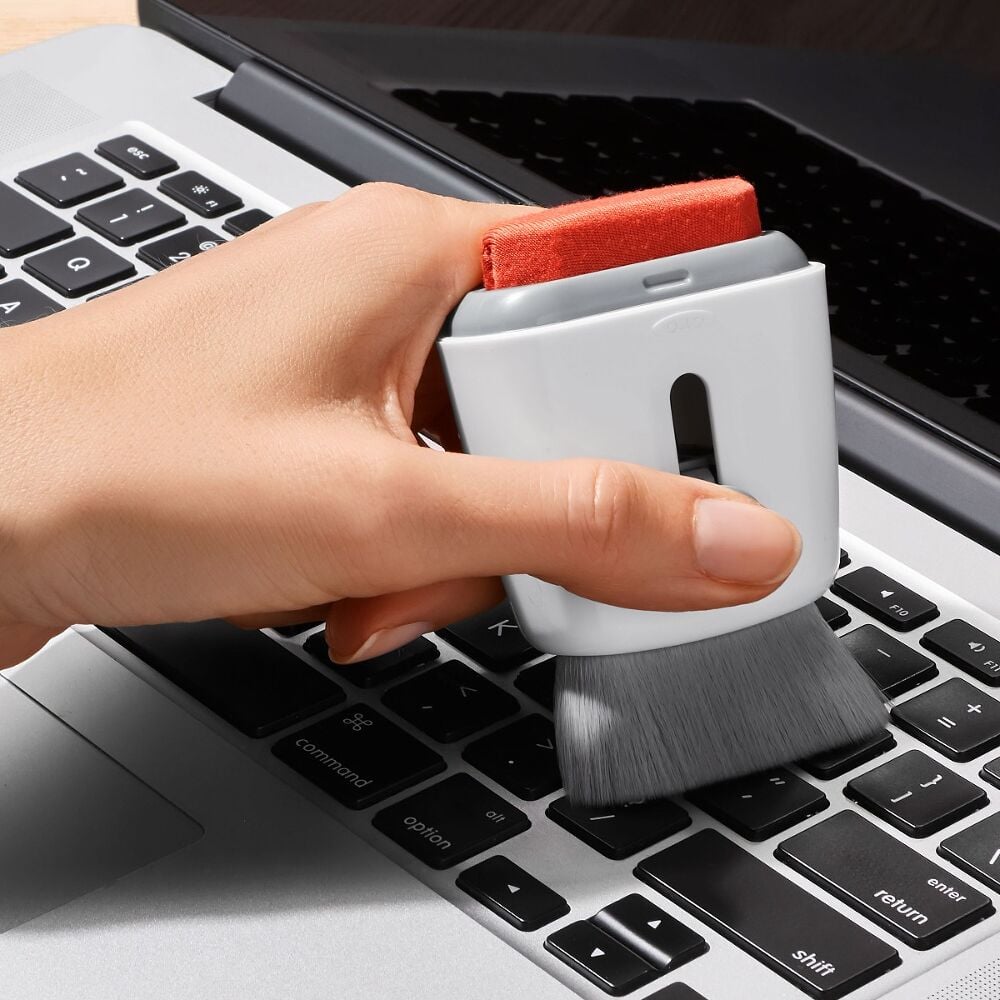 Sweep & Swipe Laptop Cleaner O5