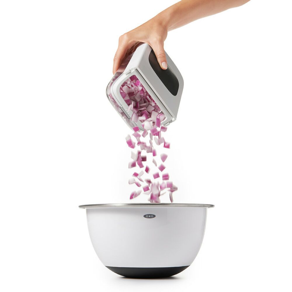 Vegetable Chopper with Easy-Pour Opening G3