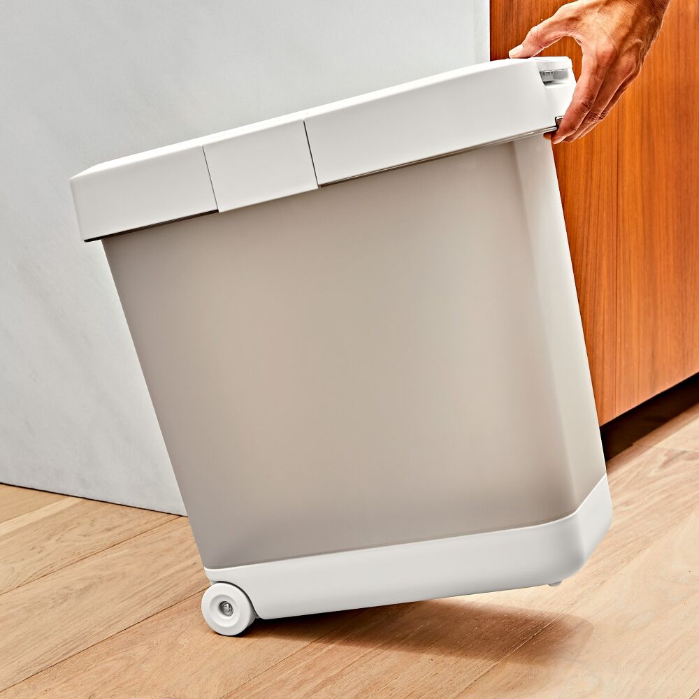 OXO Pet Airtight Food Container with Scoop — Large Q1
