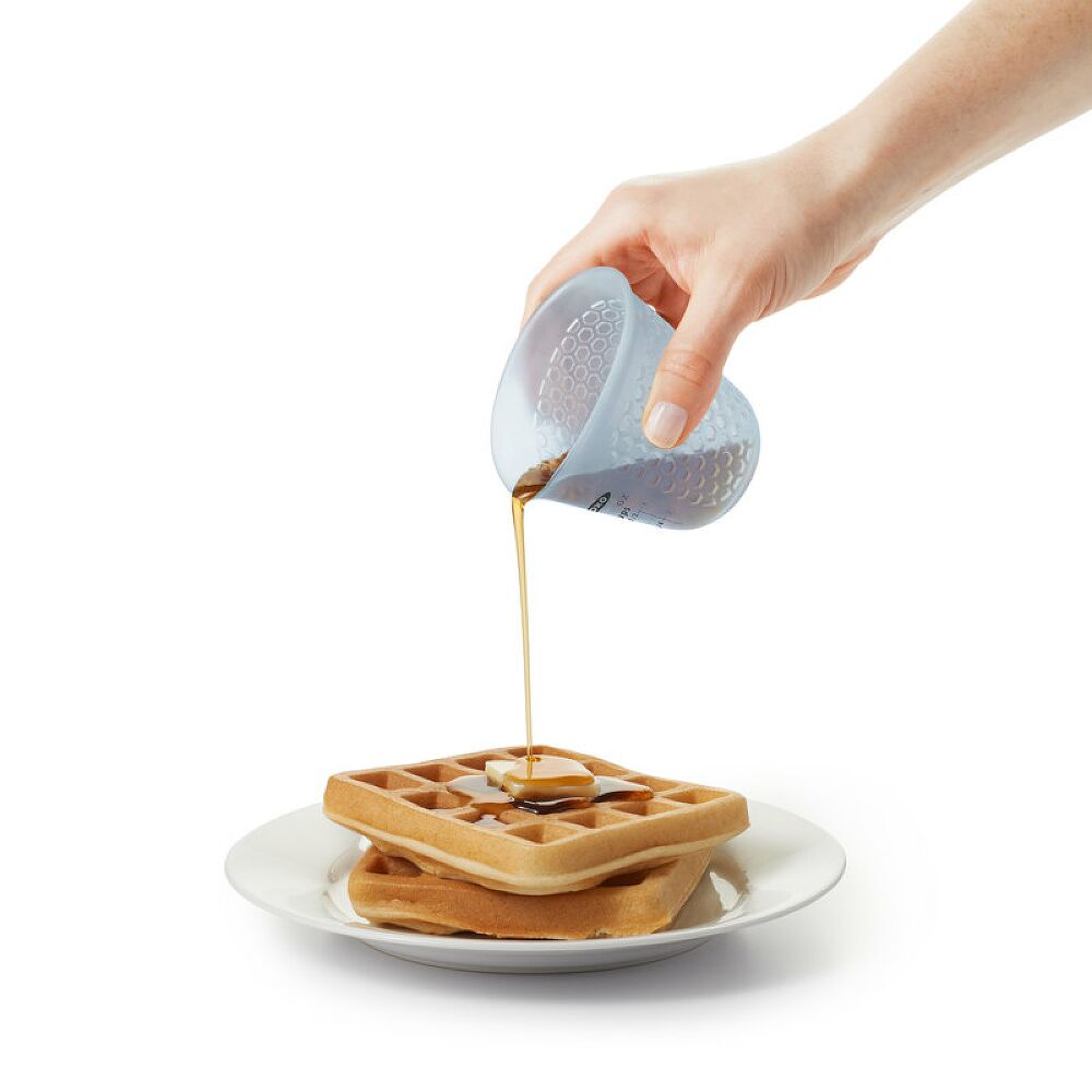 Mini Squeeze & Pour Silicone Measuring Cup N0