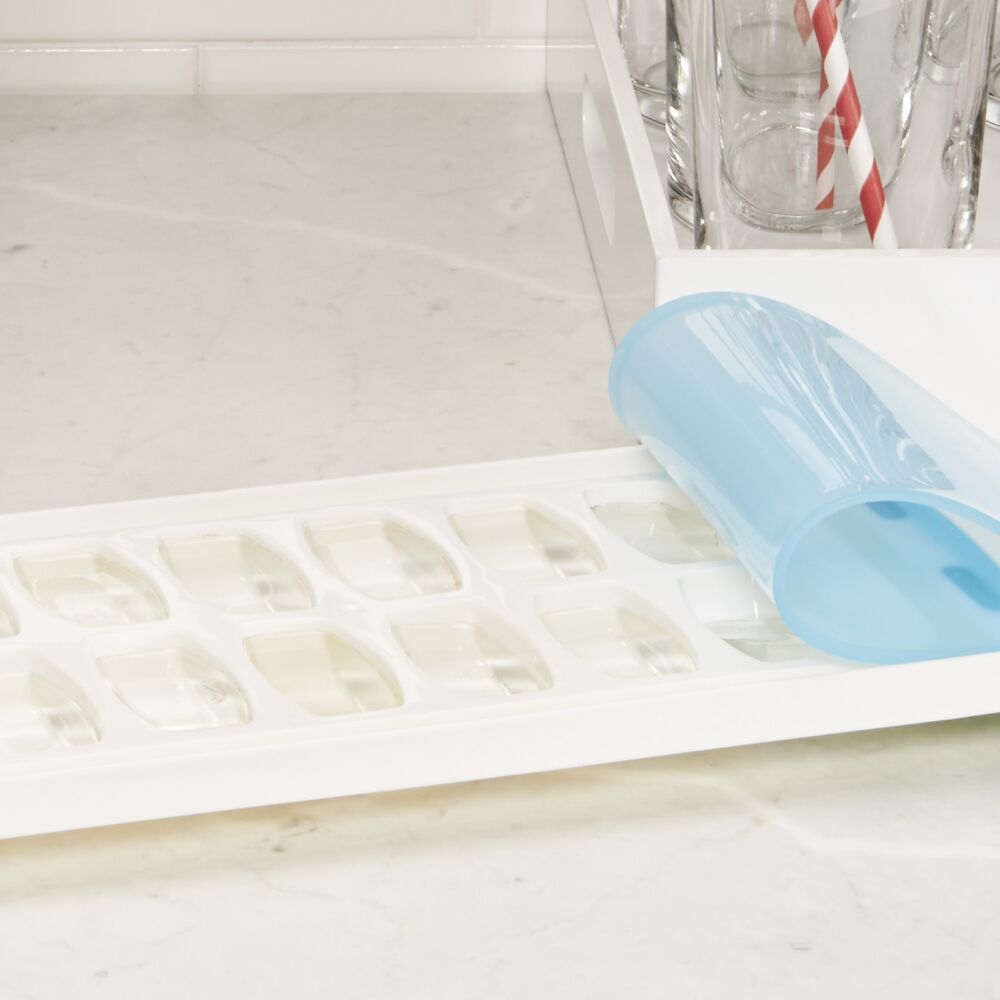 No-Spill Ice Cube Tray E9