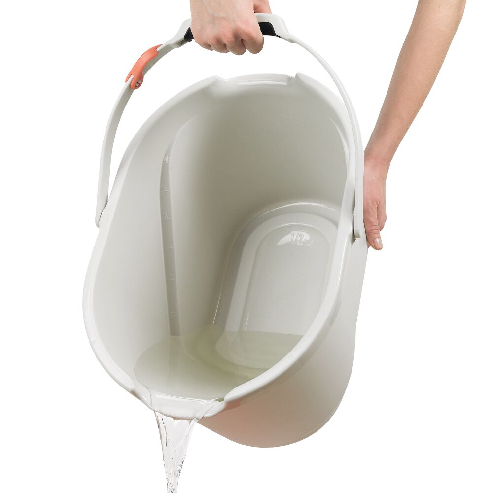 Angled Measuring Bucket D5
