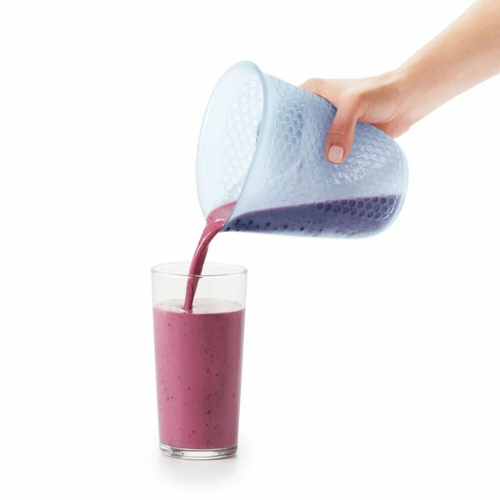 4 Cup Squeeze & Pour Measuring Cup K5