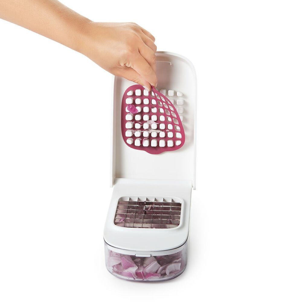 Vegetable Chopper with Easy-Pour Opening G3