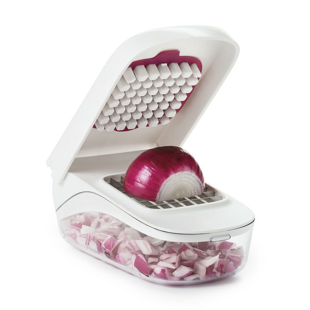 Vegetable Chopper with Easy-Pour Opening G3